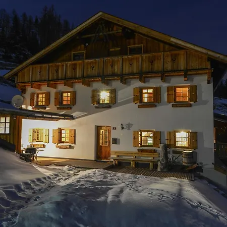Berghuette Schoepf Lodge Umhausen